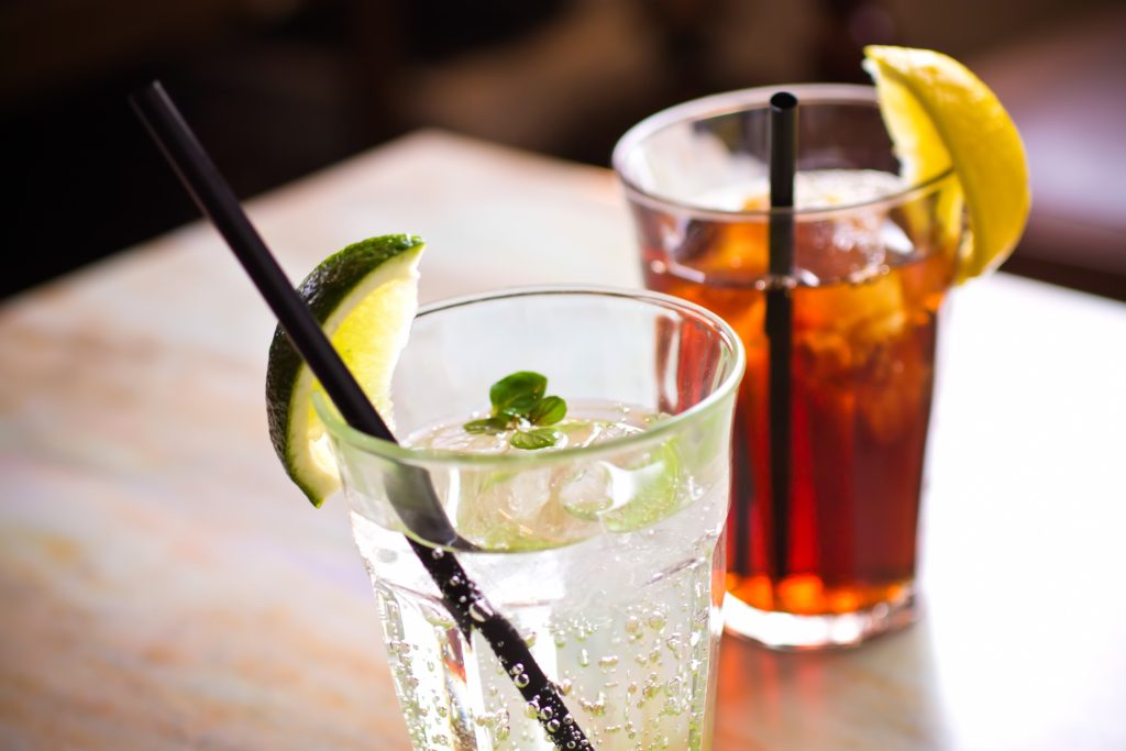 無糖のお茶と炭酸水